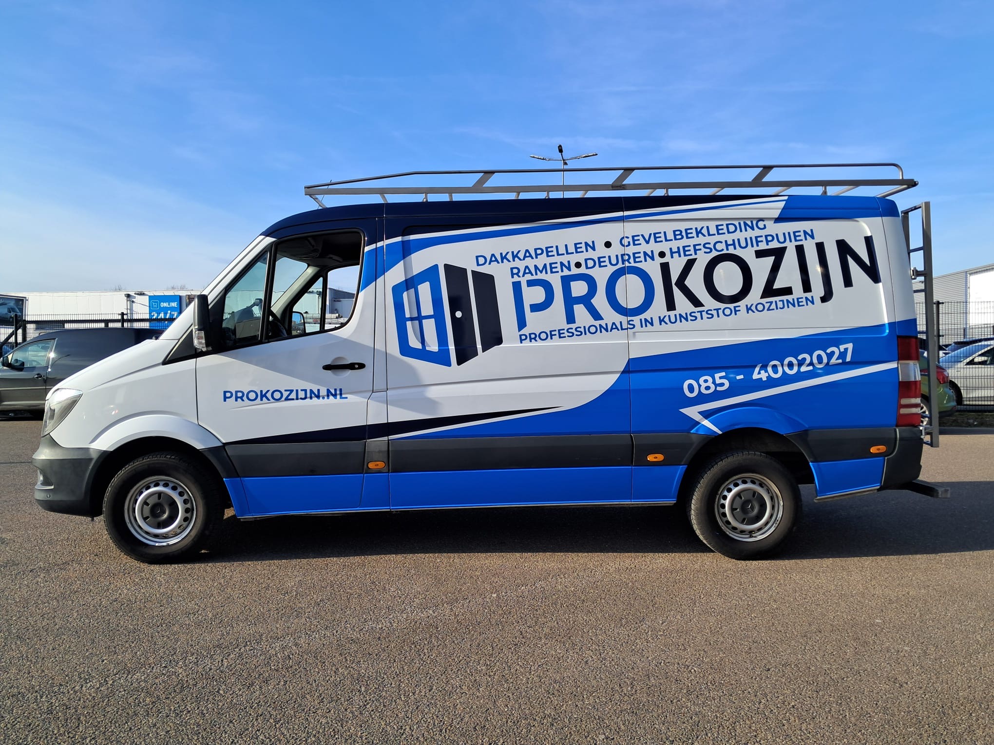 Autoreclame voor Prokozijn op een bedrijfsbus