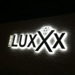 Lichtreclame-LuxXx-1-585x460
